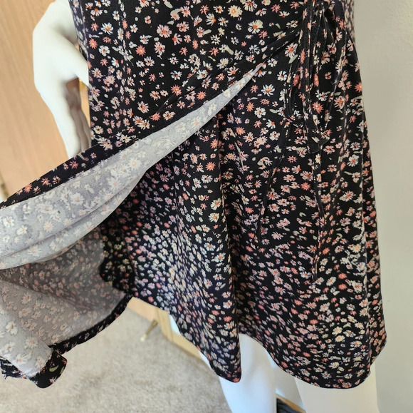 Black floral Stitch and Pine dress size large‎ - Picture 4 of 12